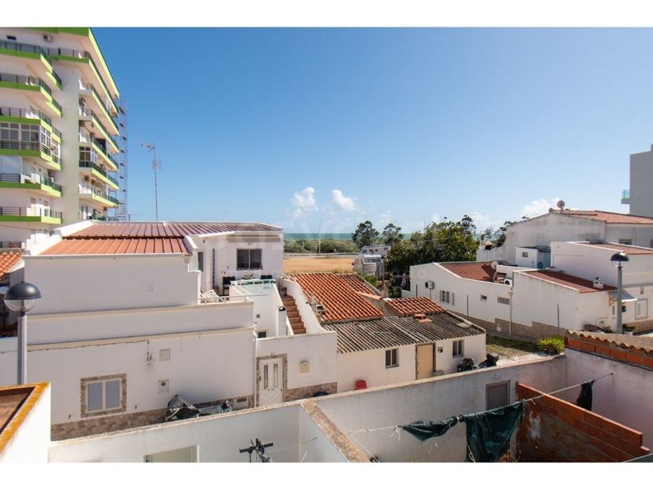 Moradia T3 com terraço em Monte Gordo