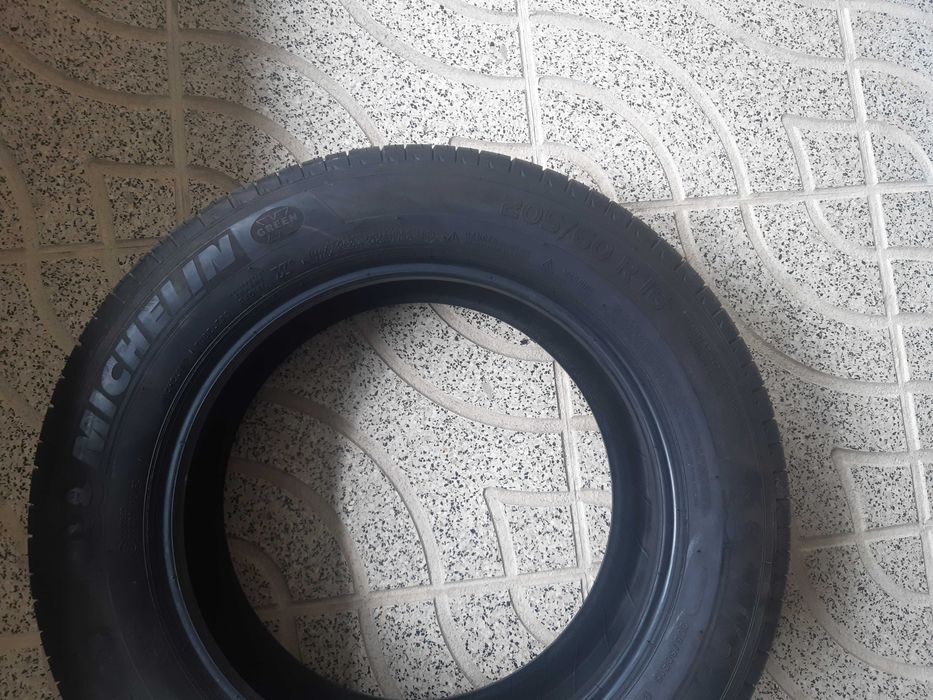 4 Michelin 205/60 R16 pneus semi-novos