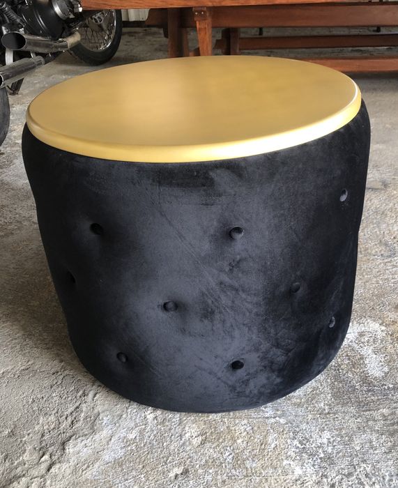 Mesa em veludo baixa