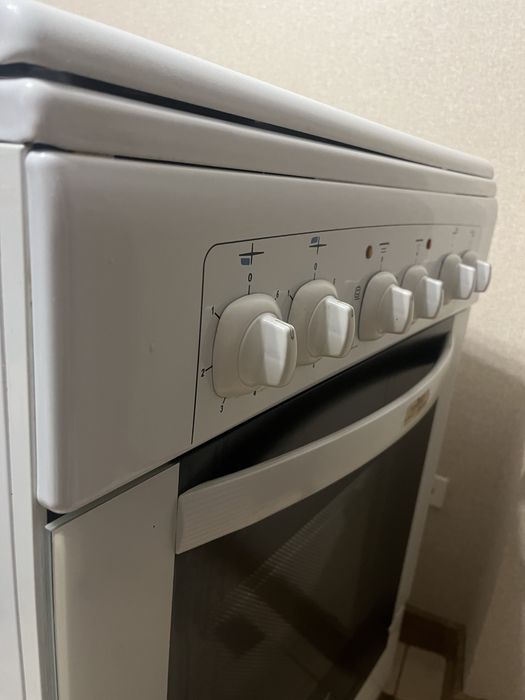 Електро плита 1000 грн