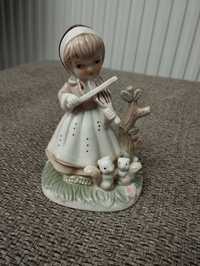 Porcelanowa figurka dziewczynka że skrzypcami