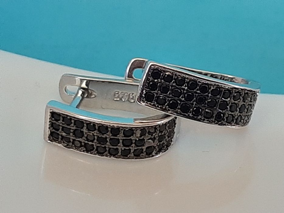 Srebrno czarne kolczyki z zapięciem angielskim p.925