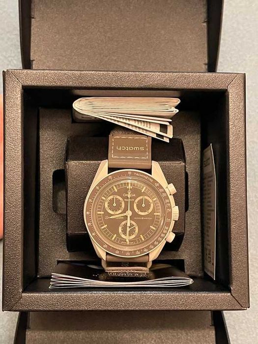 Swatch x Omega SO33T103 Desert – Bioceramikowa Premiera