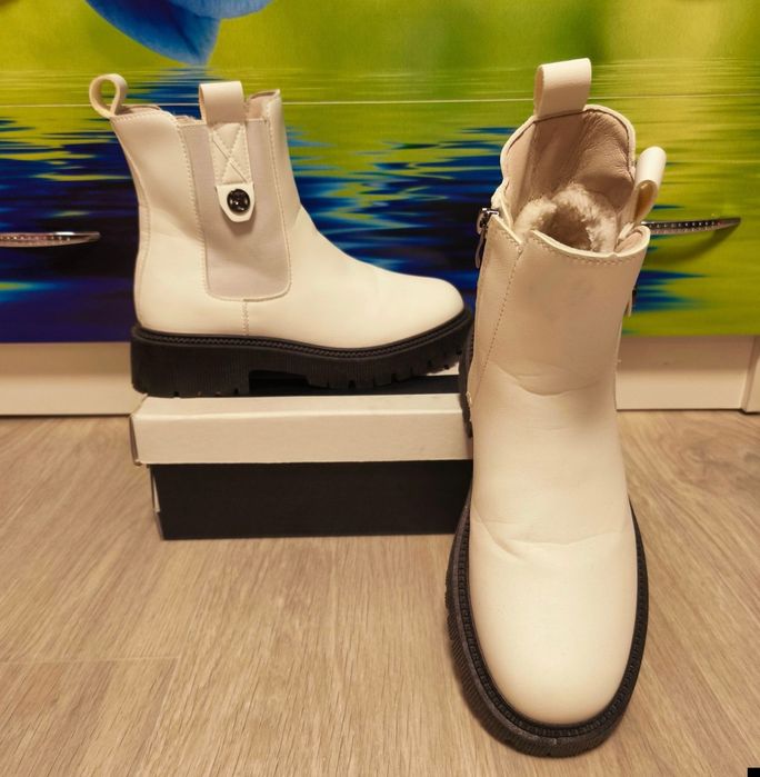 Зимові, жіночі сапоги в ідеальному стані + подарунок