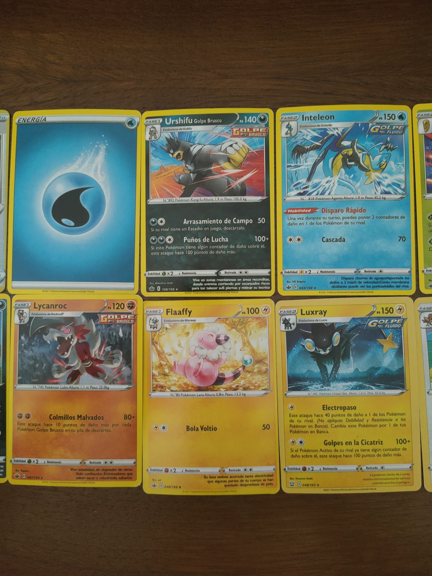 Diversas cartas Pokémon