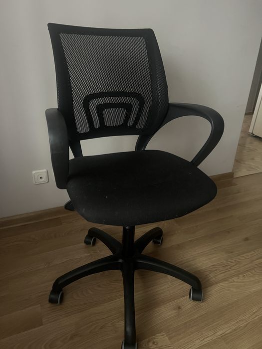 Стільці офісні  в хорошому стані