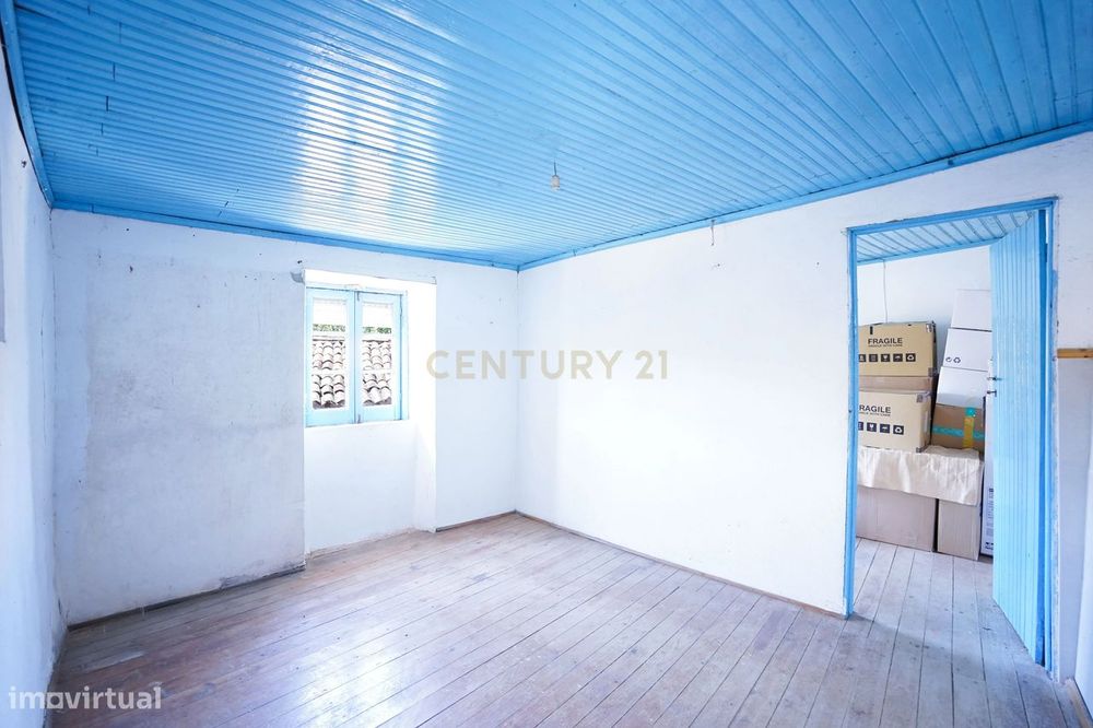 Moradia T4 com terreno  e pátio- Vale Marelo, Semide