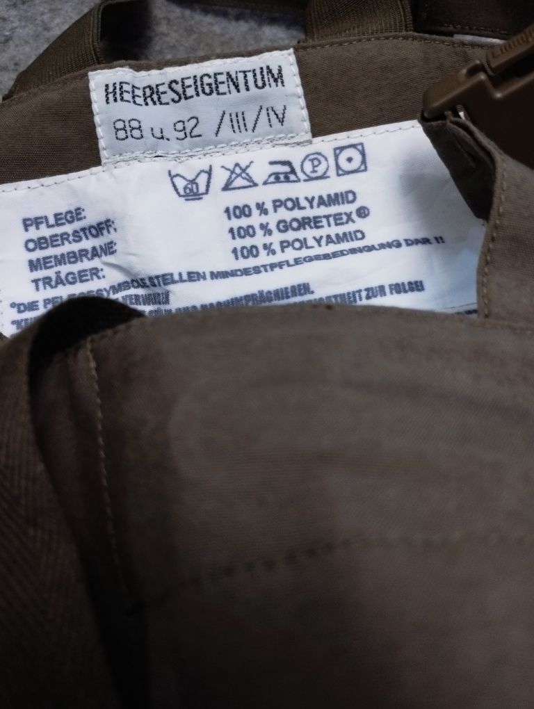 Оригінальний мембранний костюм армії Австрії Gore-Tex.
Камуфляж