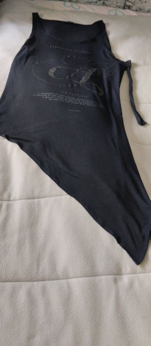 Blusa aberta de lado