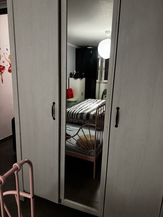 Roupeiro em bom estado