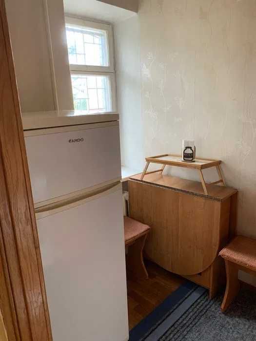 Продам 1-кімнатну гостинку на вул. Тетянівська, 4 — вигідна пропозиція