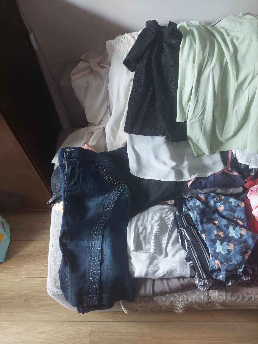 Paka ubrań damskich plus biżuteria