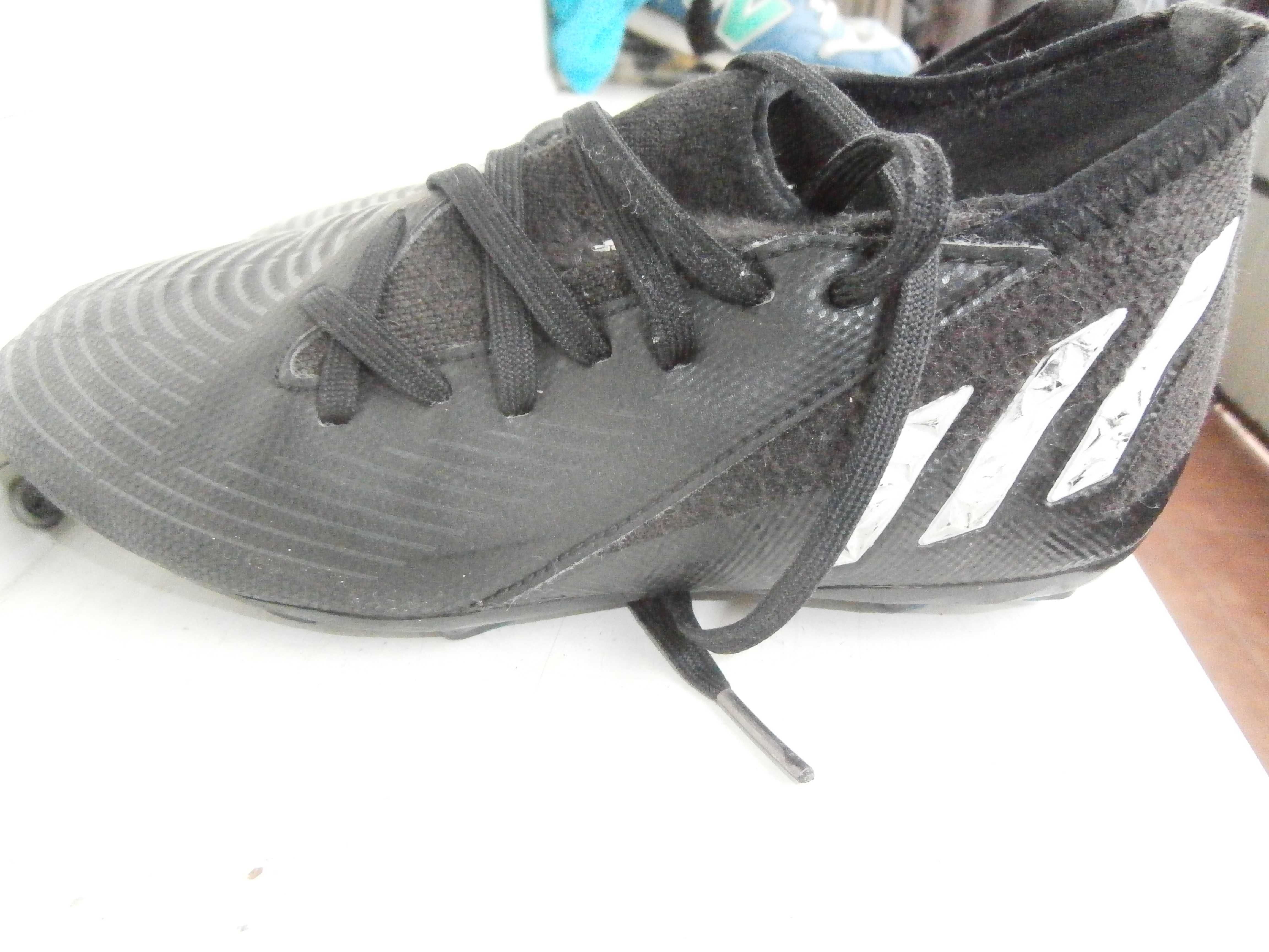 Buty do gry w piłkę marki Adidas