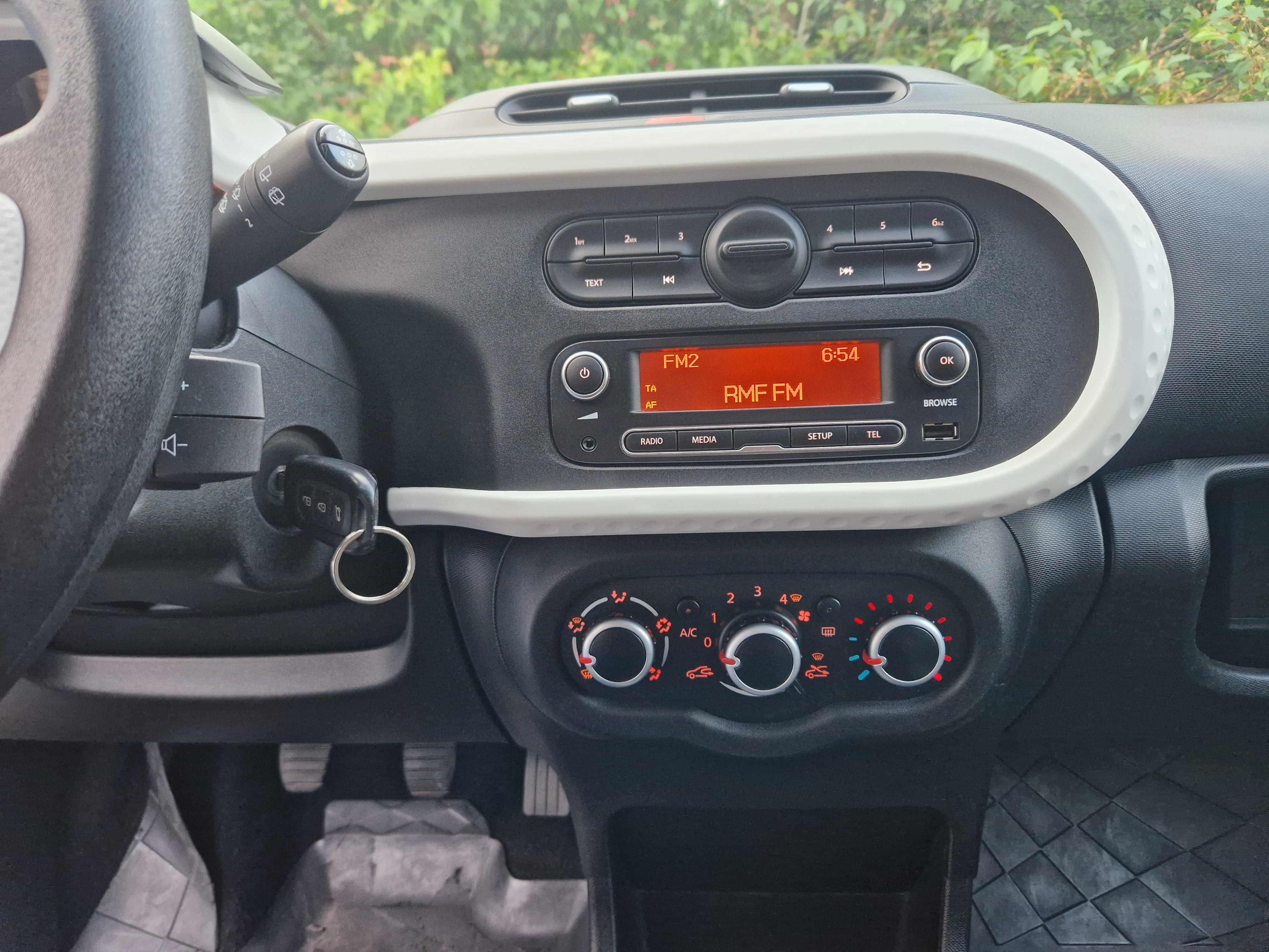 Renault Twingo 1,0 cm3 rok 2017, 4 drzwi, 74tyś.km