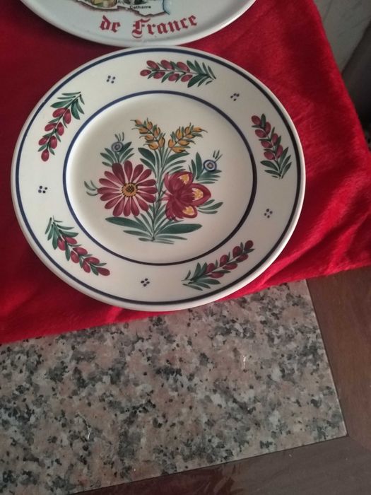 Louça vintage decorada