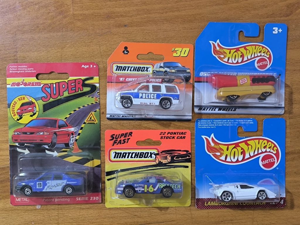 Matchbox, majorette e hot wheels em caixa