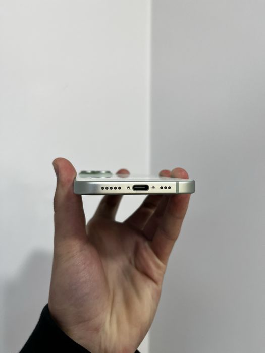iPhone 15 128GB Green