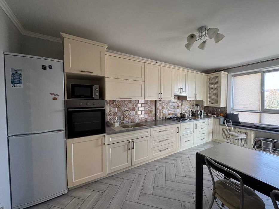 Продаж трьох кімнатної квартири