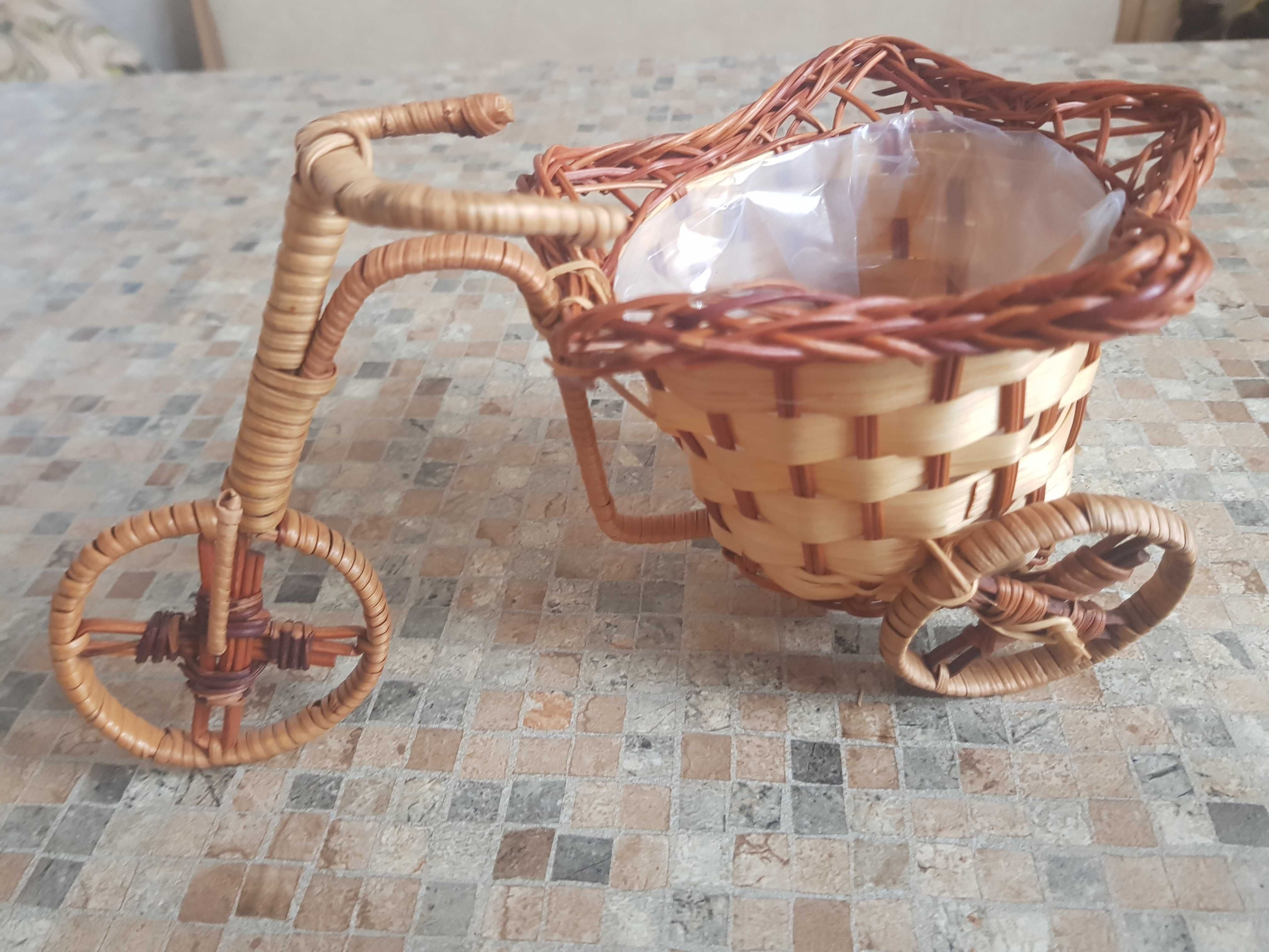 Декоративний велосипед із лози