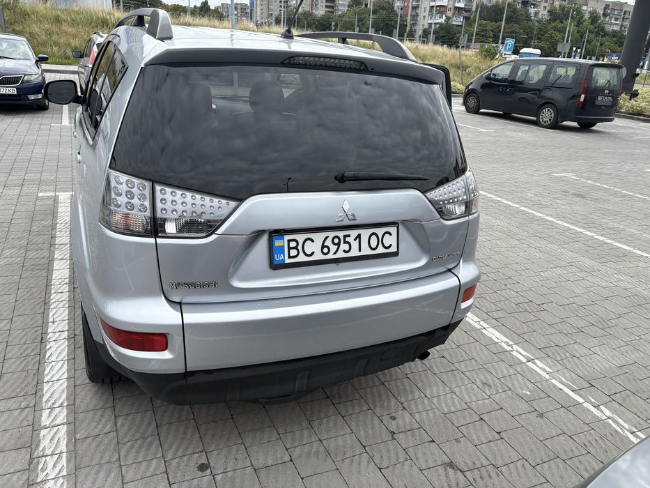 Mitsubishi outlender xl 2011 2.4 бензин, варіатор (автомат)