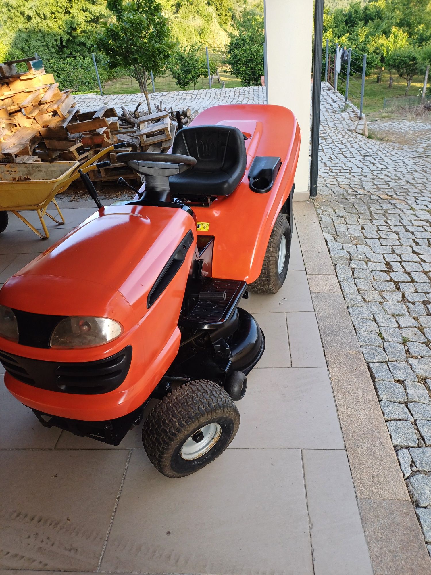 Trator corta relva com 15cv husqvarna