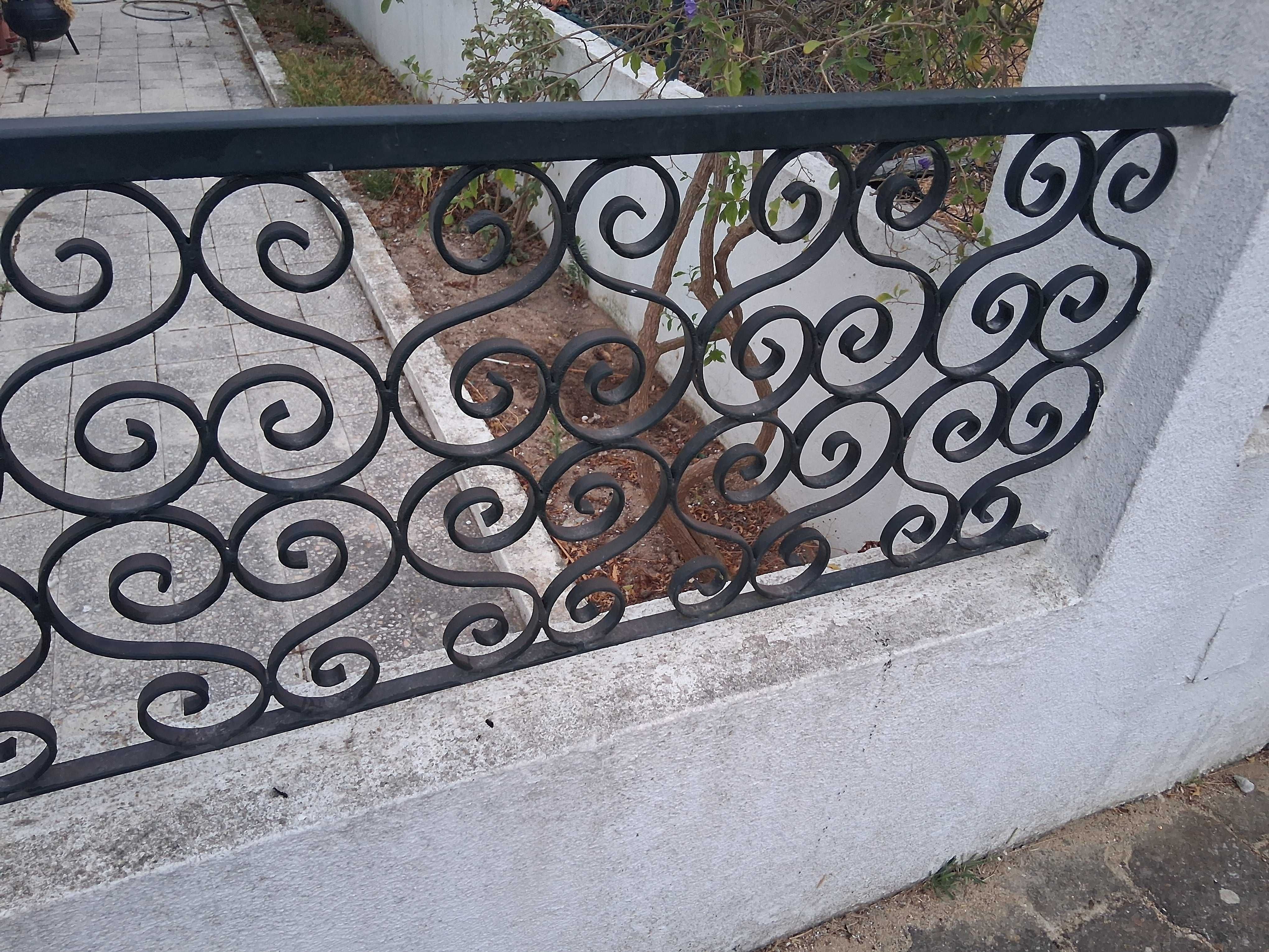 Vedacao e portao em ferro