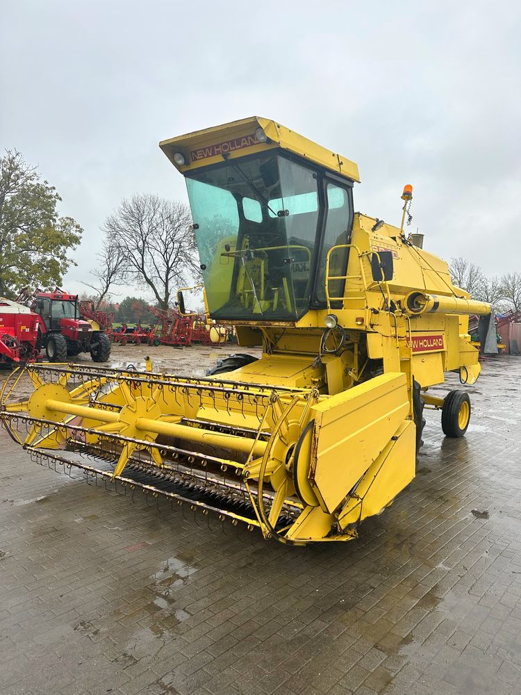 Kombajn zbożowy New holland 8040 heder 3.6m ze Skandynawii