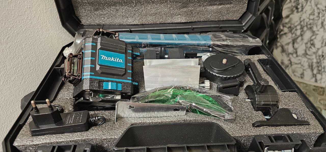Promoção -60%  Nivel Laser auto-nivelante 16 Linhas verde, Makita.