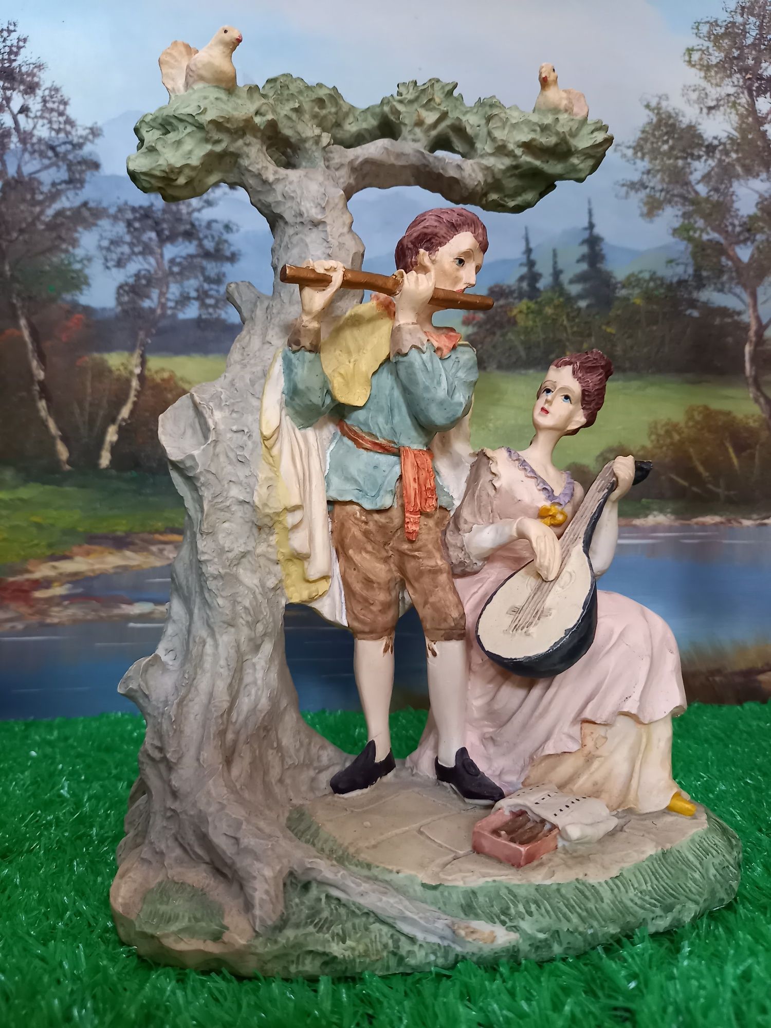 Figurka z alabastru romantyczna para grająca na instrumentach