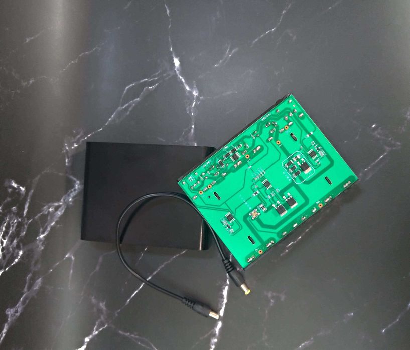 Повербанк з виходом 12 вольт для роутера, камери, термінала