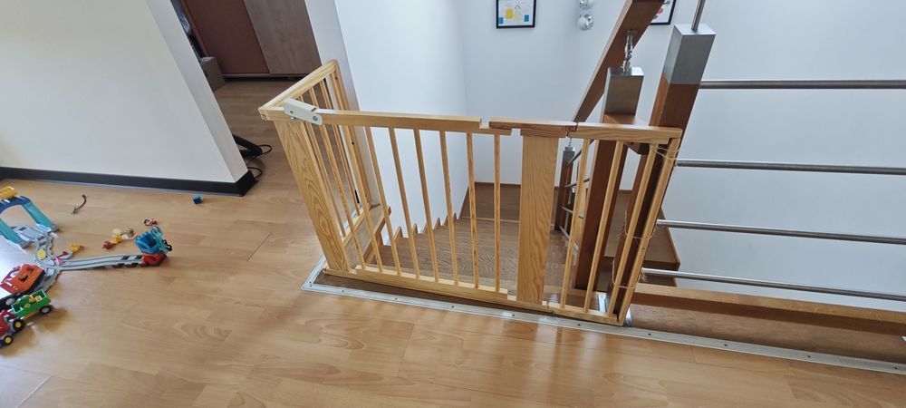 Bramką zabezpieczająca na schody 160 cm.