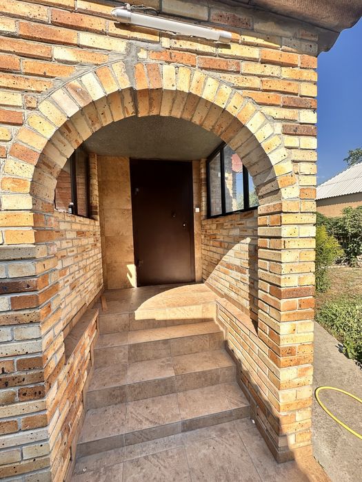 Продам будинок з комунікаціями та ремонтом