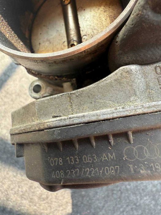 Дросельна заслонка 078133063AM VAG Audi A4 A6 A8 VW Passat 2.4 2.6 2.8