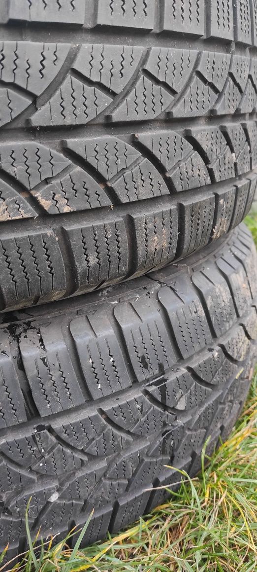 Opony zimowe z 2013r 6mm 215/65/16C Bridgestone 1N6