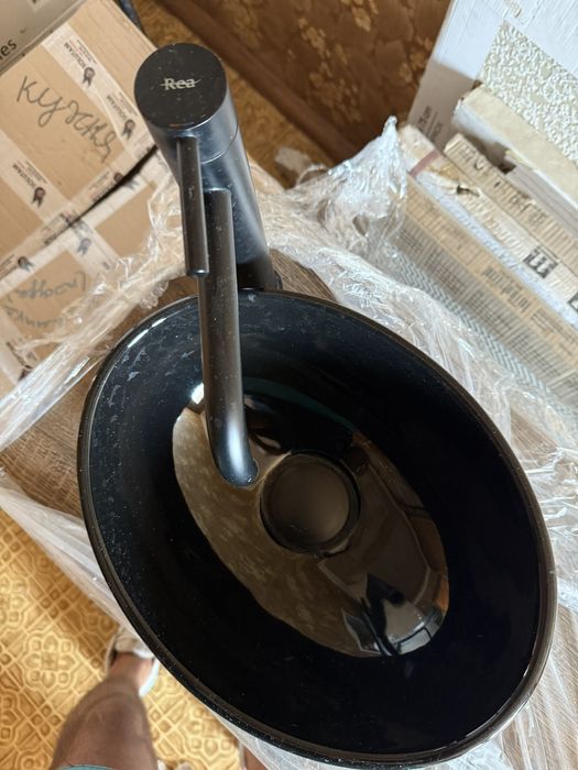 Тумба та тумба з умивальником