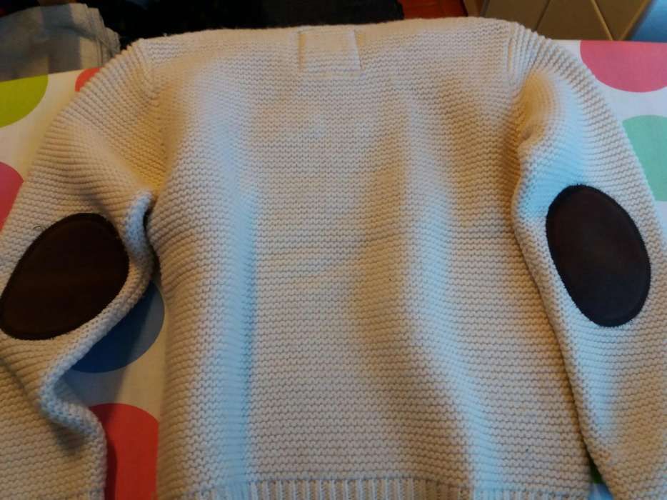 Camisola de lã bordada