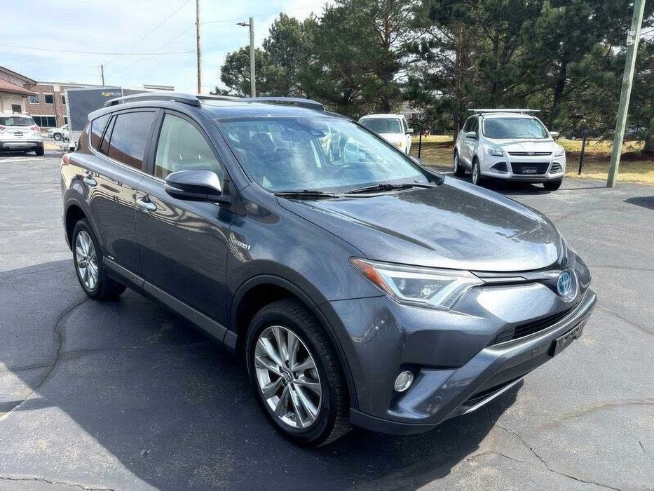 Toyota RAV4 Hybrid Limited      2017