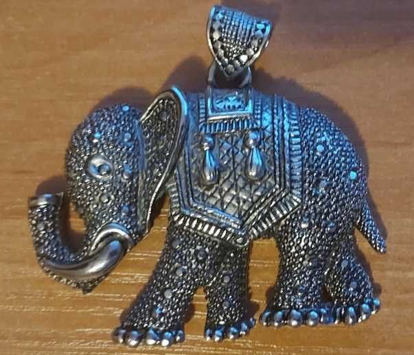 Zawieszka słoń zdobiona