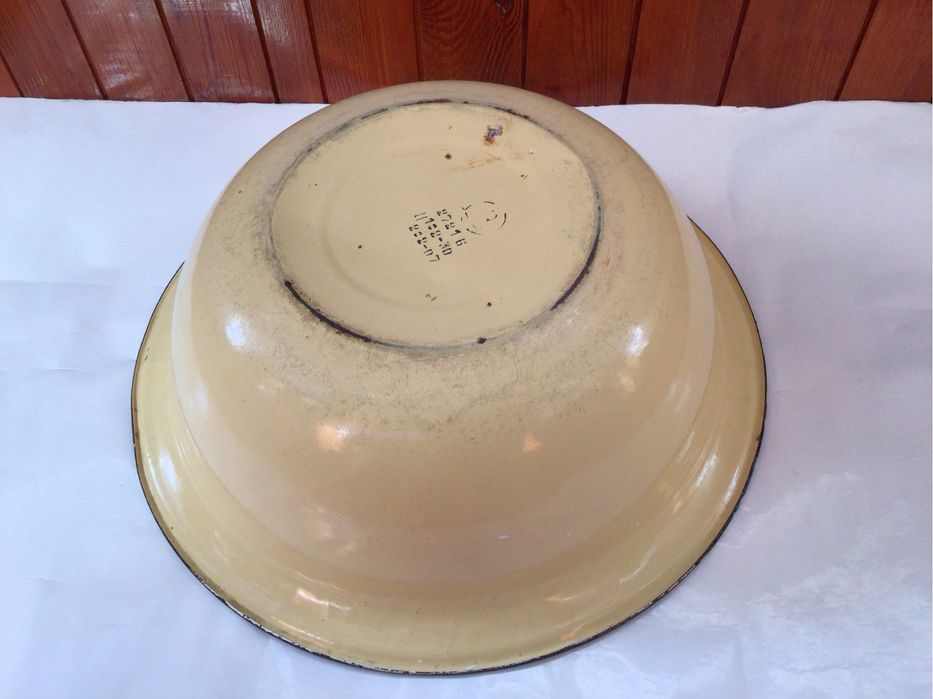 Миска - таз  емальована діам. 40см.,  алюмінієва діам. 45см..