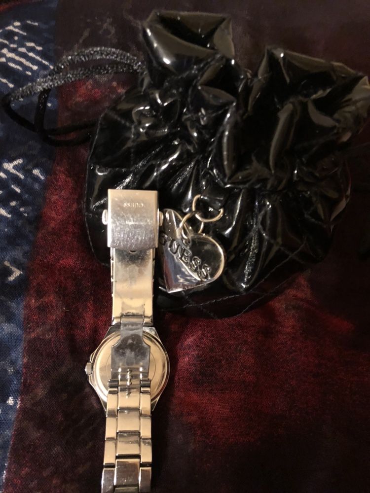 Годинник Guess