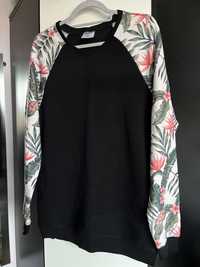 bluza czarna w kwiaty materiał crew neck L