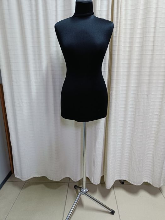 Манекен жіночий пластик  та кравецький