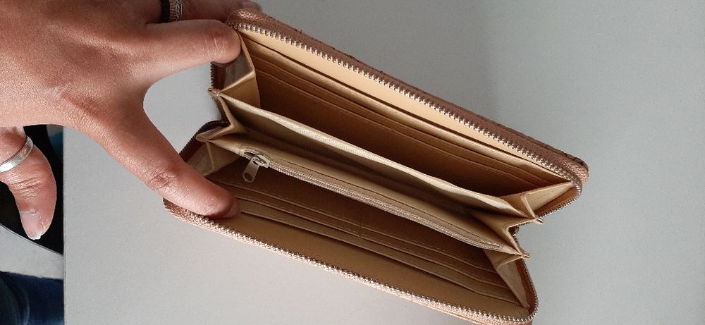 Carteiras novas com fechos