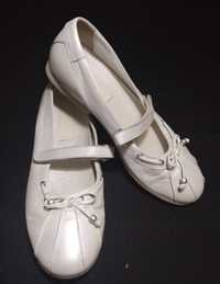 Туфлі шкіряні 33-34 білі нарядні балетки святкові для дівчинки/девочк