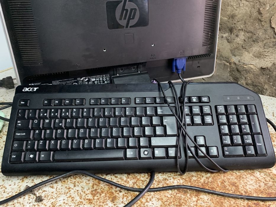 Monitor HP 19”+ teclado