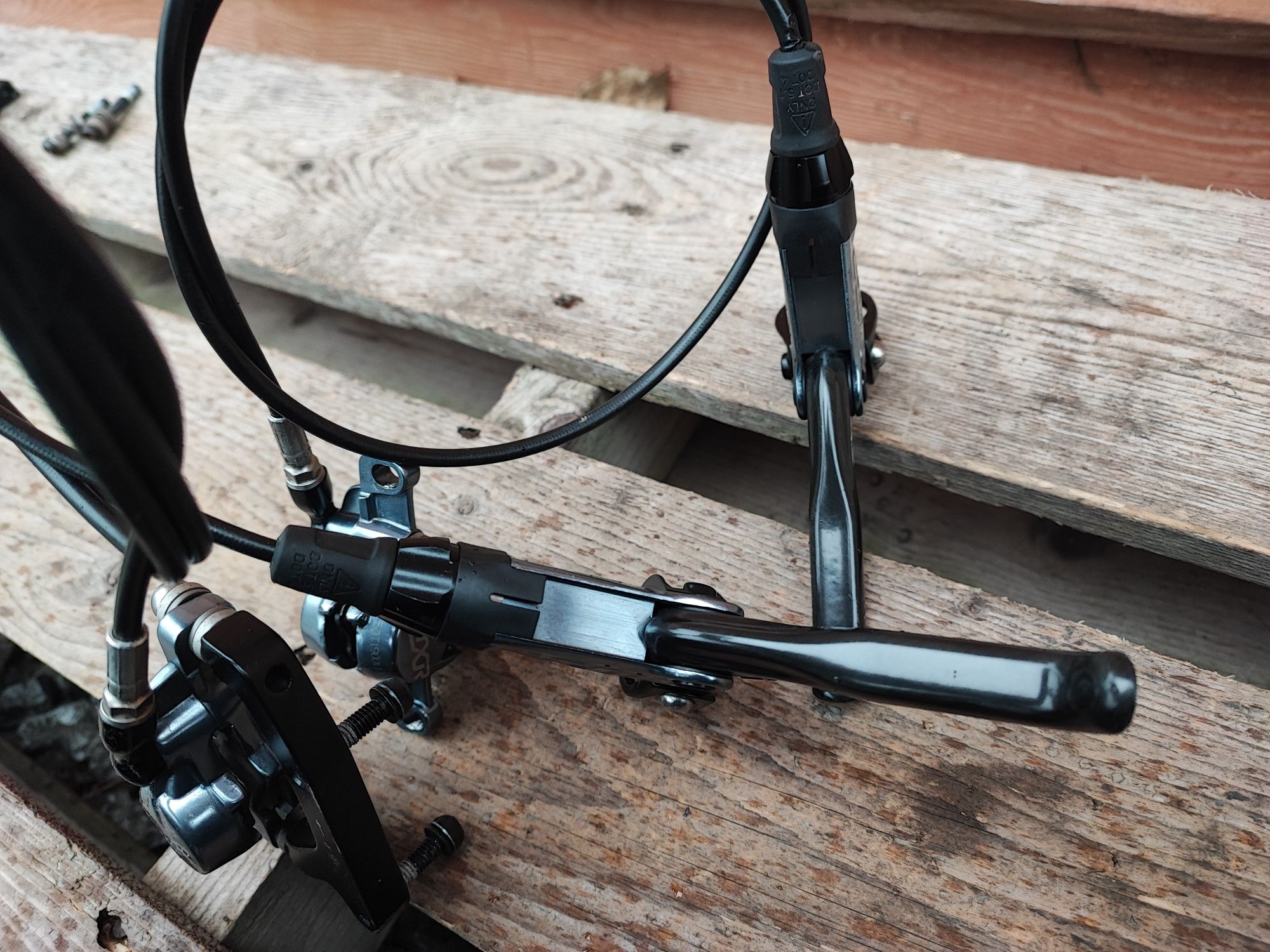 Hydrauliczne hamulce tarczowe Avid Elixir 9 carbon retro mtb ładne