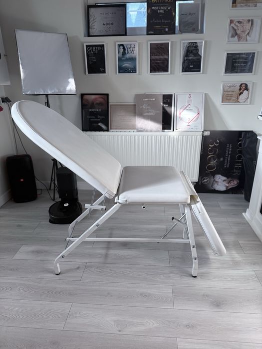 Lozko fotel kosmetyczny bialy przescieradlo czarne