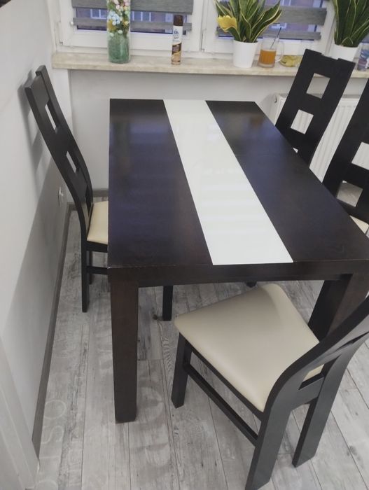Piękny masywny stół 140x80+4 krzesła