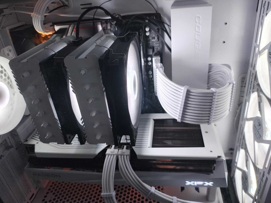 5800X3D; Gigabyte B450; 32gb ram ; wodne chłodzenie