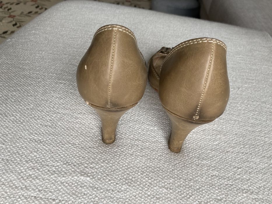 Sapato bege da Stradivarius ( portes incluídos)